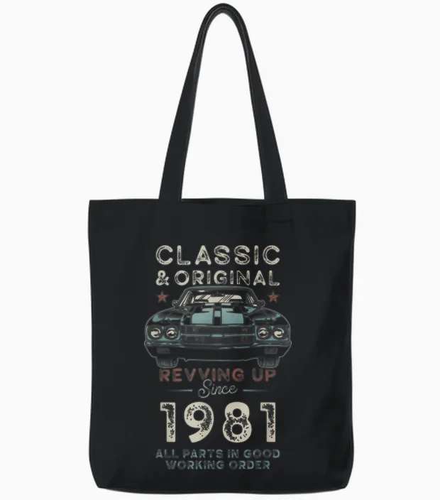 NΓ© En 1981 Muscle Car 45e Anniversaire Tote Bags in Black