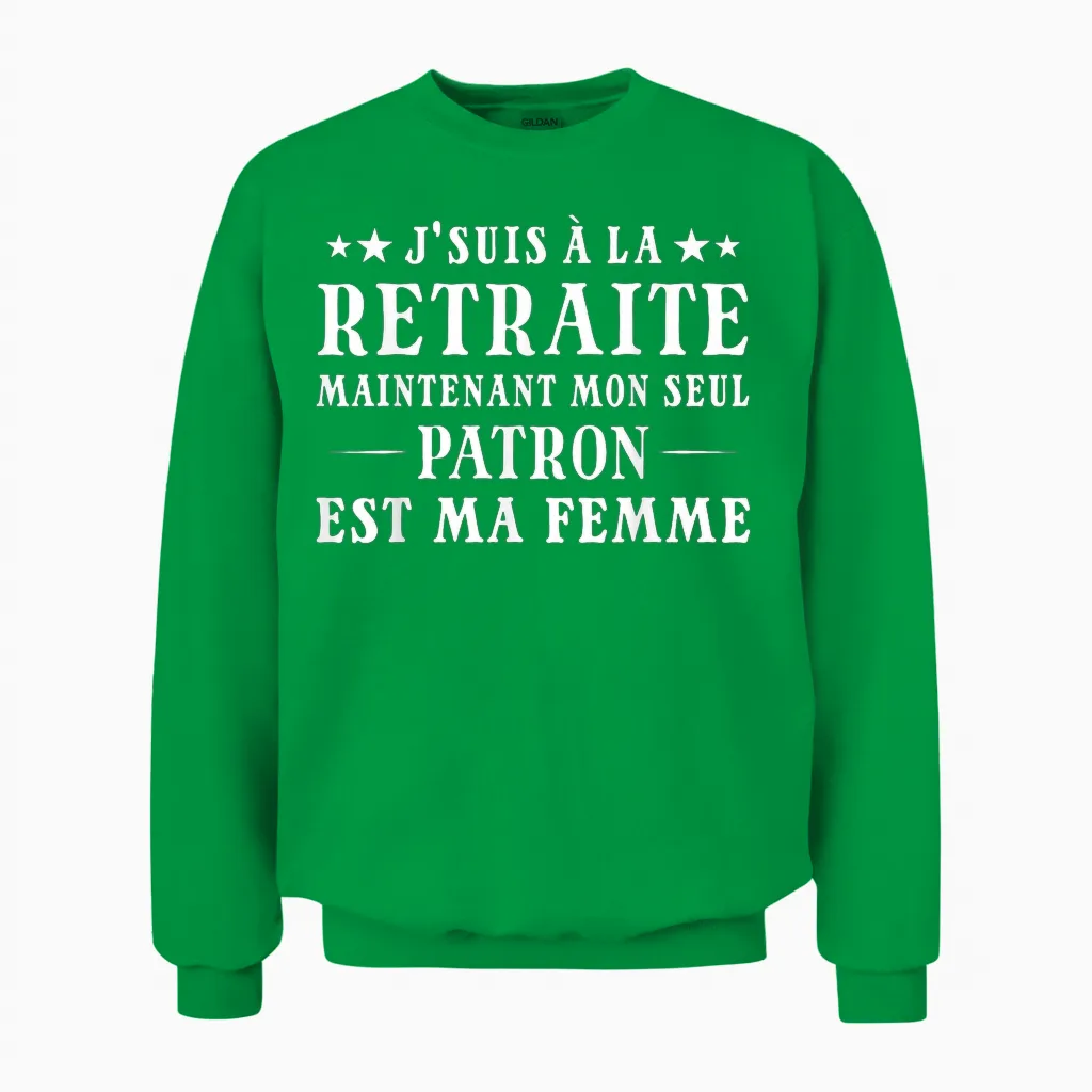 Je Suis ร La Retraite Mon Patron Est Ma Femme Humour Papy Unisex Sweatshirt in Irish Green