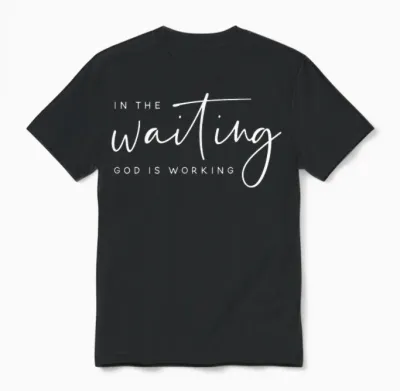 In the Waiting God Is Working Bibelvers Faith Gift Unisex T-Shirt - Black