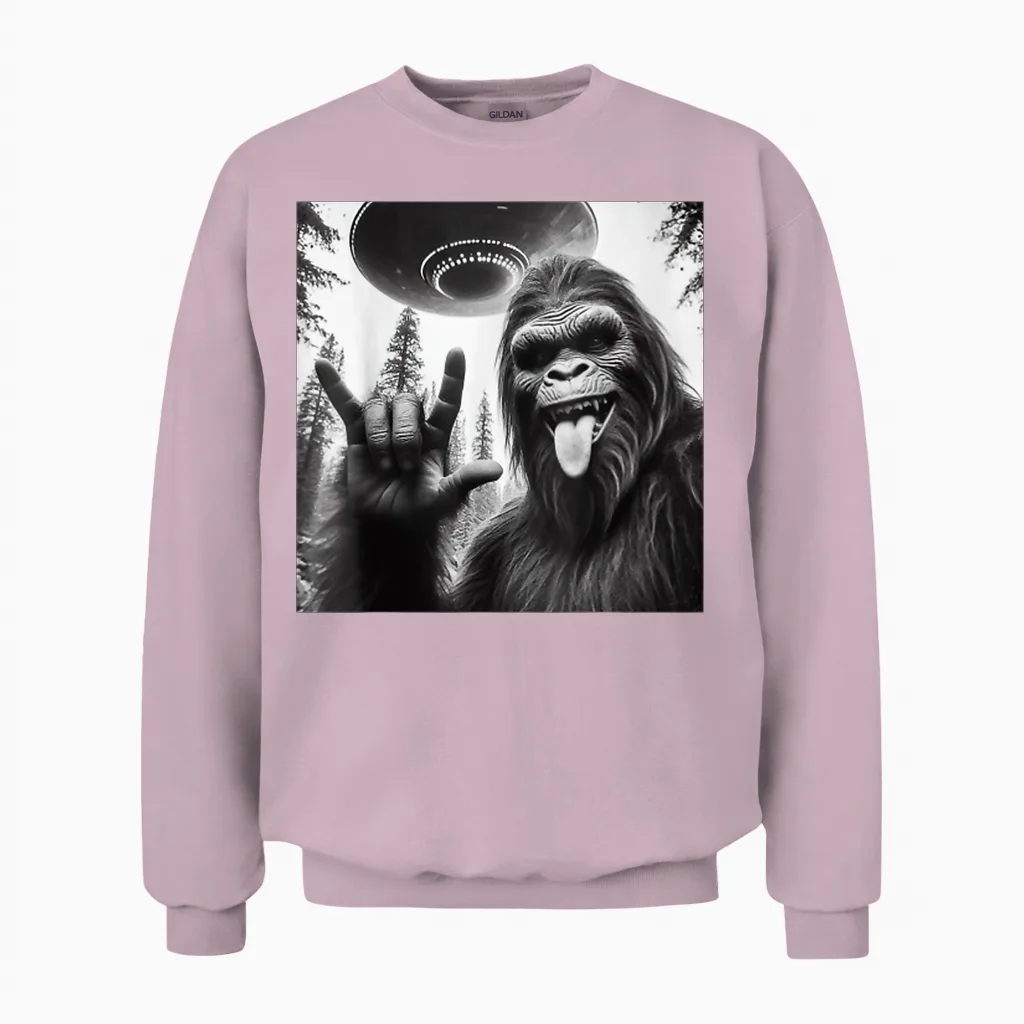 Funny Sasquatch Bigfoot Rock on Selfie with Ufo Alien Unisex Sweatshirt in Light Pink
