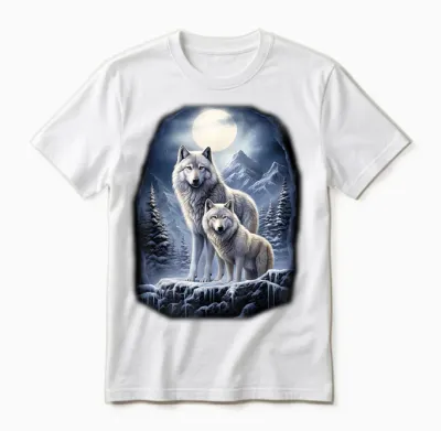 2 Wölfe Auf Eisigem Hügel in Den Bergen Vor Dem Mond Unisex T-Shirt - White