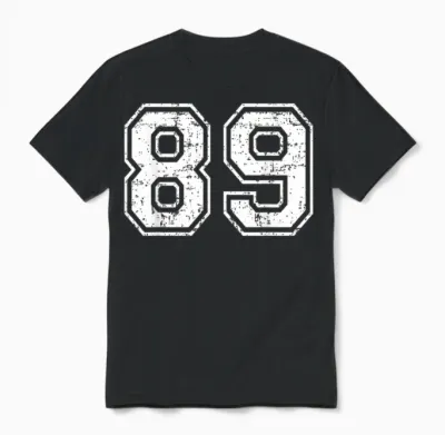 89 Matching Universitaire Grunge De Sports D'équipe Numéro Quatre-Vingt-Neuf Unisex T-Shirt - Black