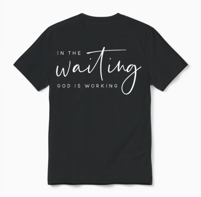 In the Waiting God Is Working Bibelvers Faith Gift Unisex T-Shirt in Black