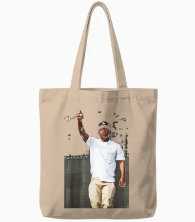 Le Rappeur Kendrick Lamar Live T in the Park Par Andy Willsher Tote Bags - Natural