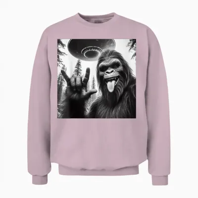 Funny Sasquatch Bigfoot Rock on Selfie with Ufo Alien Unisex Sweatshirt - Light Pink