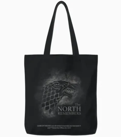 Game of Thrones the North Remembers Quote Tote Bags - Black