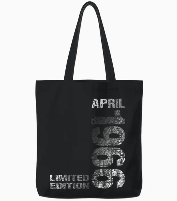 Limited Edition April 1966 Mann Frau 60. Geburtstag Tote Bags in Black