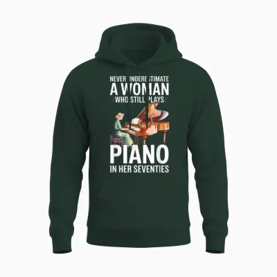 Ne Sous-Estimez Jamais Une Femme Qui Joue Encore Du Piano Des Années 70 Unisex Hoodie - Forest