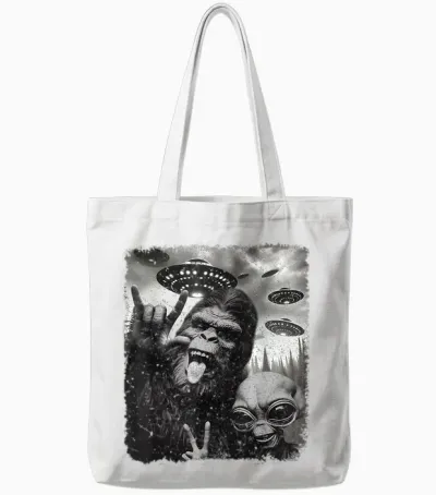 Funny Bigfoot & Alien Sasquatch Rock on Hand Sign Ufo Selfie Tote Bags - White