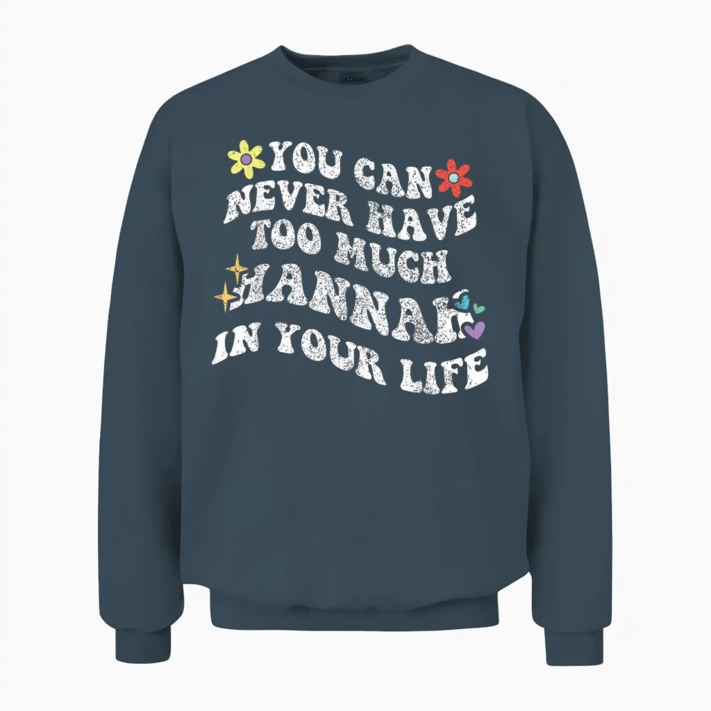 Retro Groovy Du Kannst Nie Zu Viel Hannah in Deinem Leben Haben Unisex Sweatshirt in Dark Heather