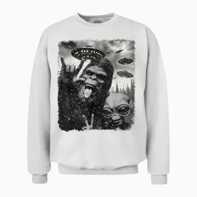 Funny Bigfoot & Alien Sasquatch Rock on Hand Sign Ufo Selfie Unisex Sweatshirt - White