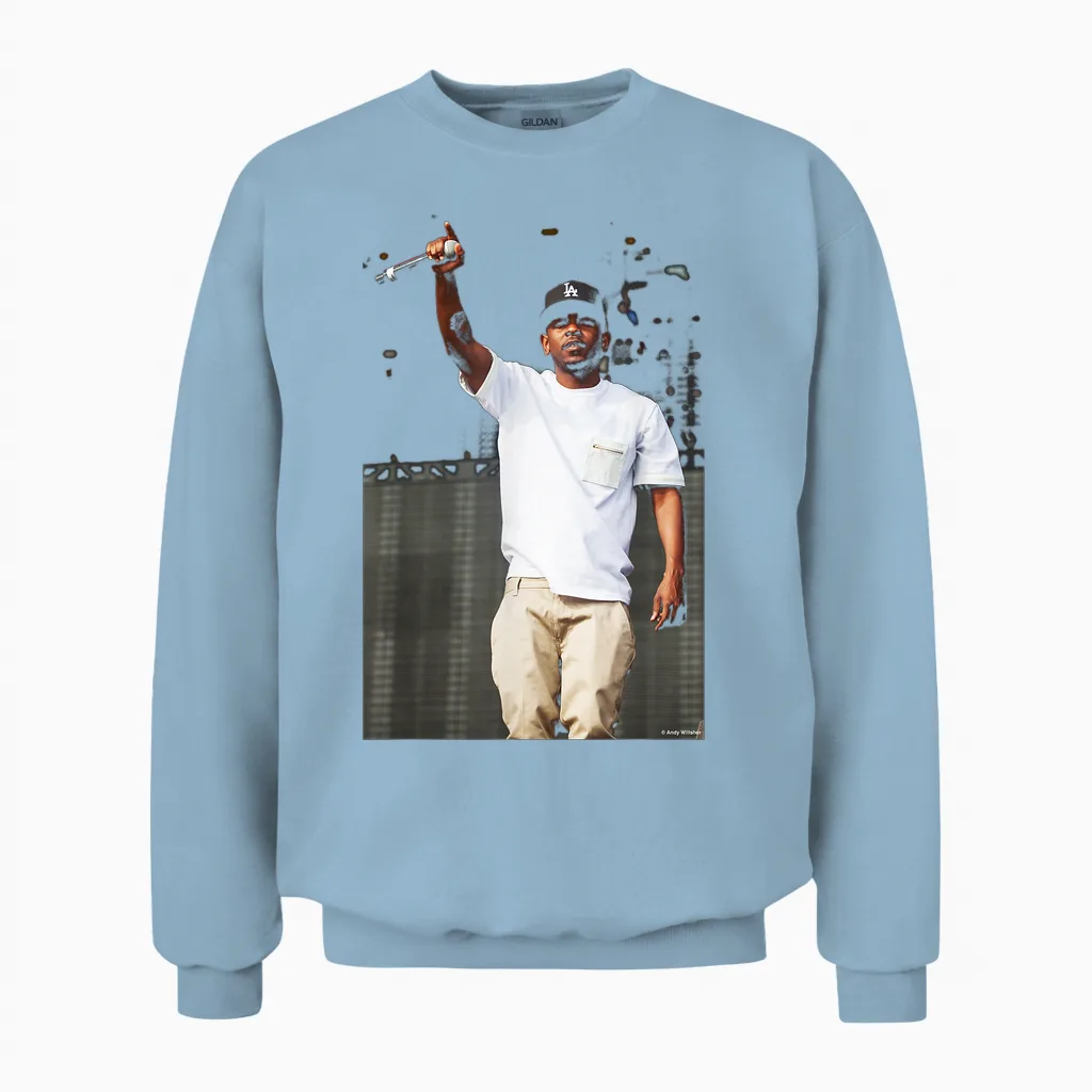 Le Rappeur Kendrick Lamar Live T in the Park Par Andy Willsher Unisex Sweatshirt in Light Blue