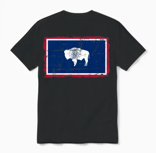 Flag of Wyoming - Vintage Look Unisex T-Shirt in Black