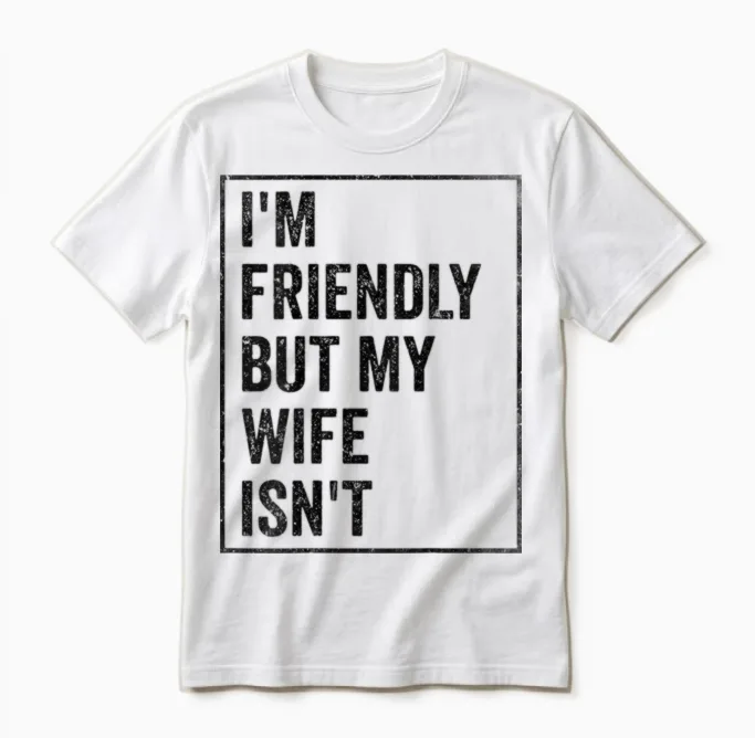 Lustiger Retro-Ehemann I'm Friendly but My Wife Isn't (auf Der Rückseite) Unisex T-Shirt in White