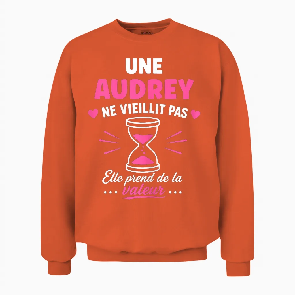 Anniversaire Audrey Ne Vieillit Pas Humour Prénom Audrey Unisex Sweatshirt in Orange