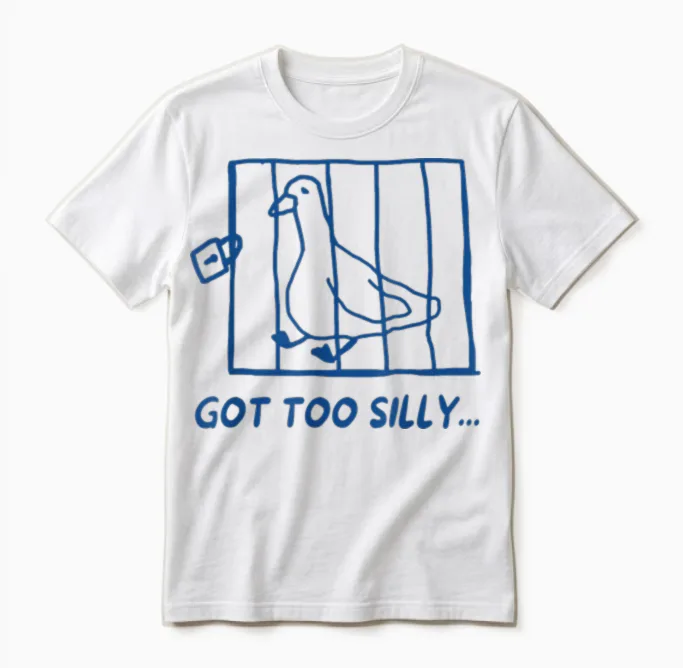 Retro Got Too Silly Funny Meme Silly Goose Lustiger Spruch Unisex T-Shirt in White